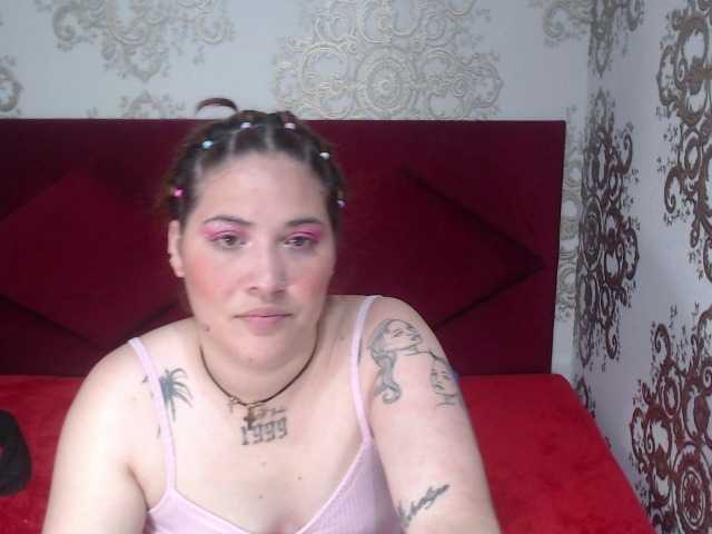 Live sex webcam photo for SarahVenez #276673192