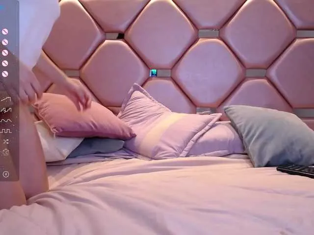Live sex webcam photo for Sarahcolins #276804189