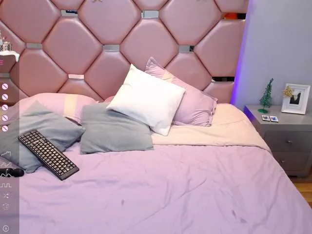 Live sex webcam photo for Sarahcolins #276915135