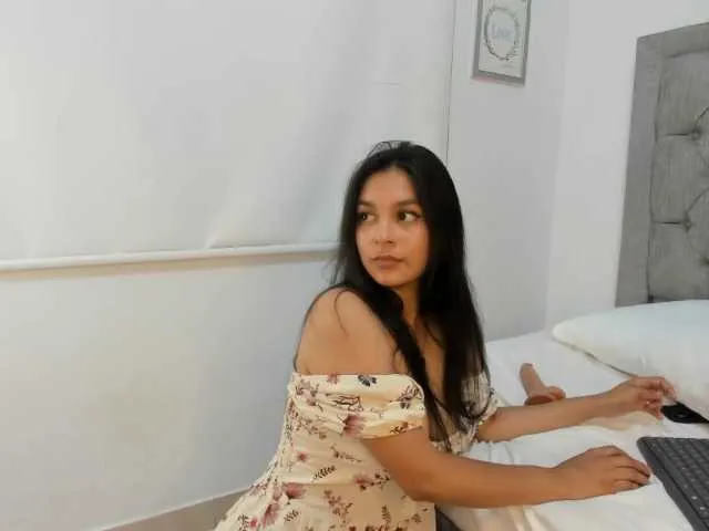 Live sex webcam photo for Sarasweetlove22 #278125176