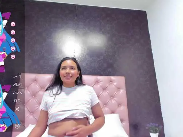Live sex webcam photo for Saravega-1 #273502597
