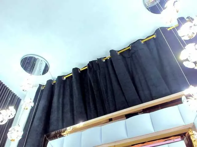 Live sex webcam photo for SarayRoyse #290987995