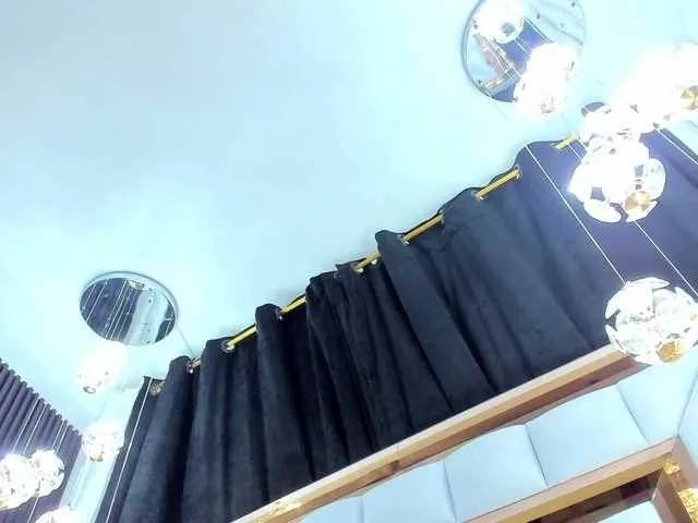 Live sex webcam photo for SarayRoyse #291031997