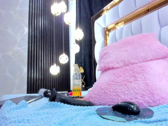 Live sex webcam photo for SarayRoyse #292358068