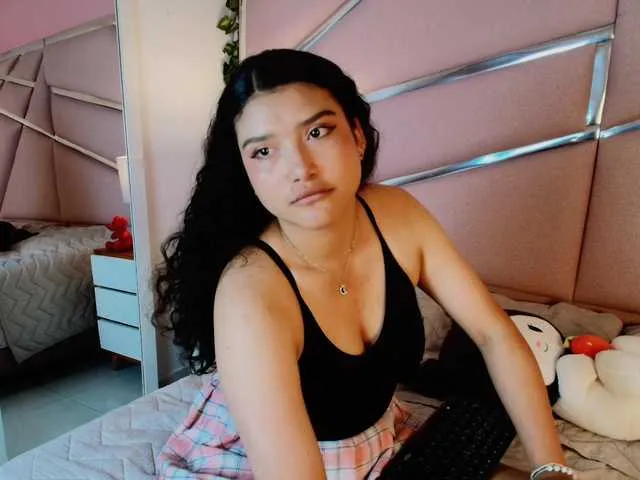 Live sex webcam photo for Sarayland #292078279