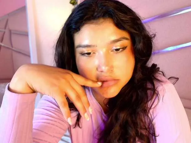 Live sex webcam photo for Sarayland #292132460