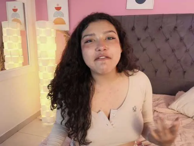 Live sex webcam photo for Sarayland #292179795