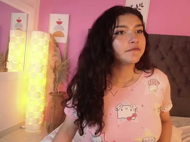 Live sex webcam photo for Sarayland #292365606