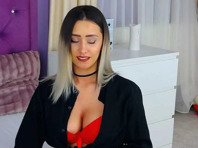 Live sex webcam photo for SarraKiss #272361546