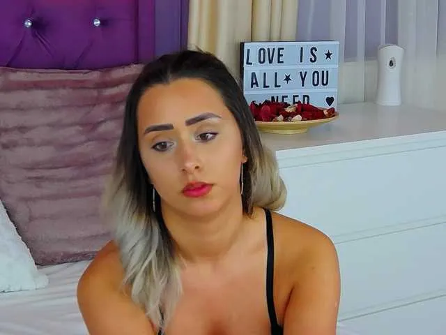 Live sex webcam photo for SarraKiss #272491735