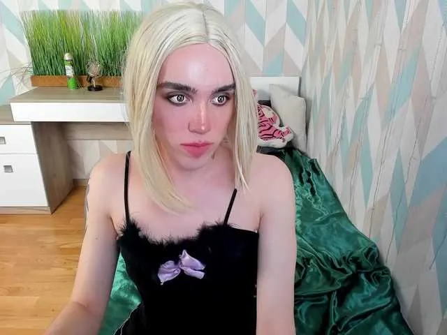 Live sex webcam photo for SasandraSing #273401496