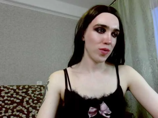 Live sex webcam photo for SasandraSing #273881535