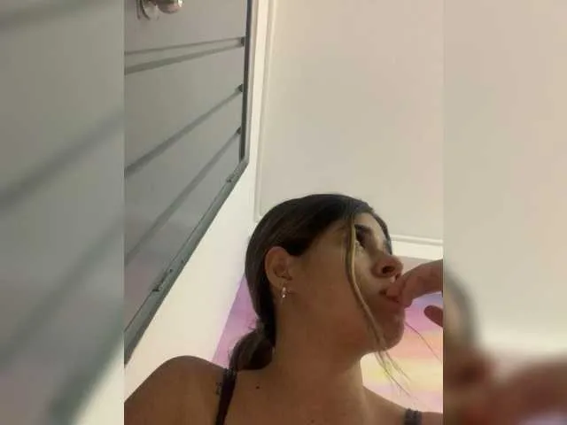Live sex webcam photo for Sasha-Diaz #277612120