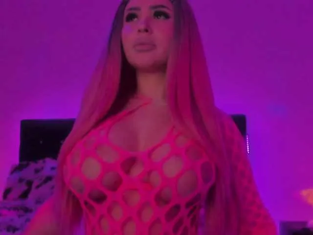Live sex webcam photo for SashaBlue #291916558