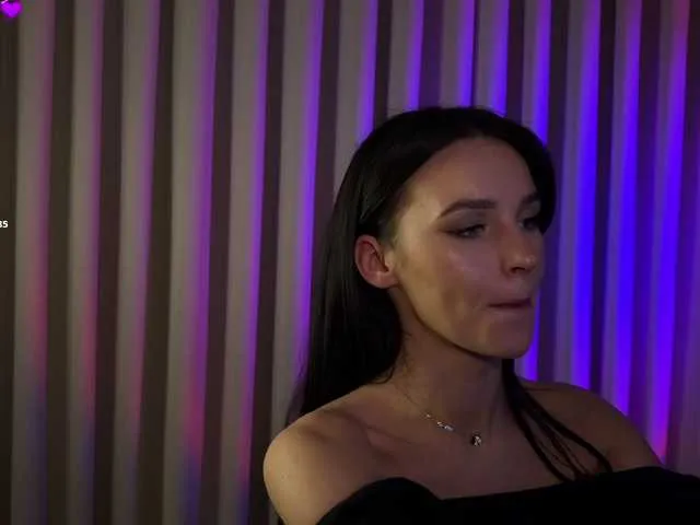 Live sex webcam photo for Sashalong13 #290477582