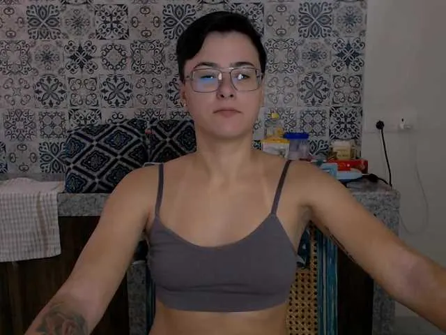 Live sex webcam photo for Sashanotfound #290653136