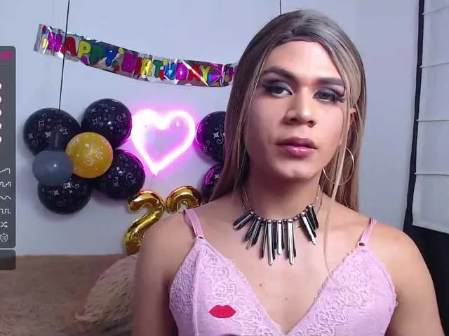 Live sex webcam photo for Saskyadeluxxe #275556108