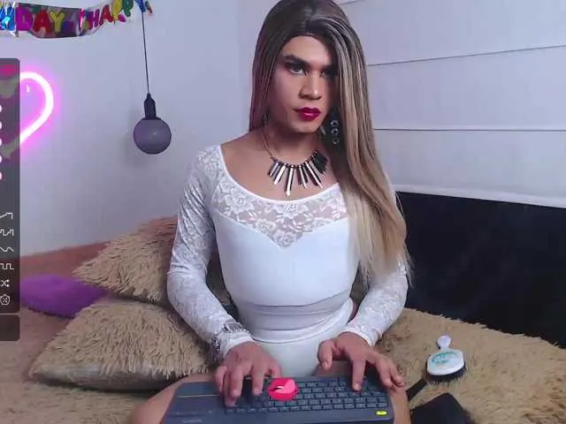 Live sex webcam photo for Saskyadeluxxe #275593404