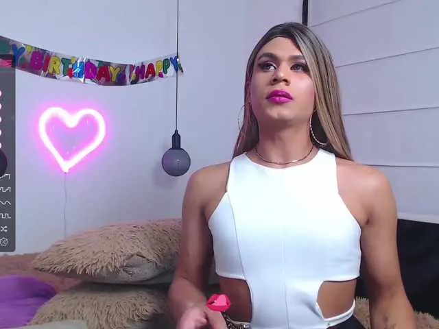 Live sex webcam photo for Saskyadeluxxe #275609447