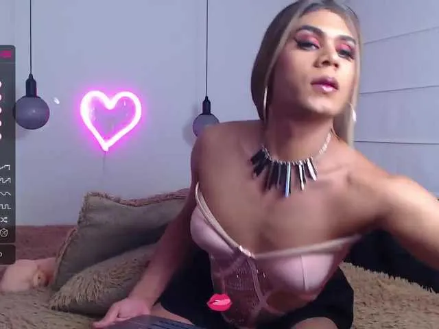 Live sex webcam photo for Saskyadeluxxe #275651051