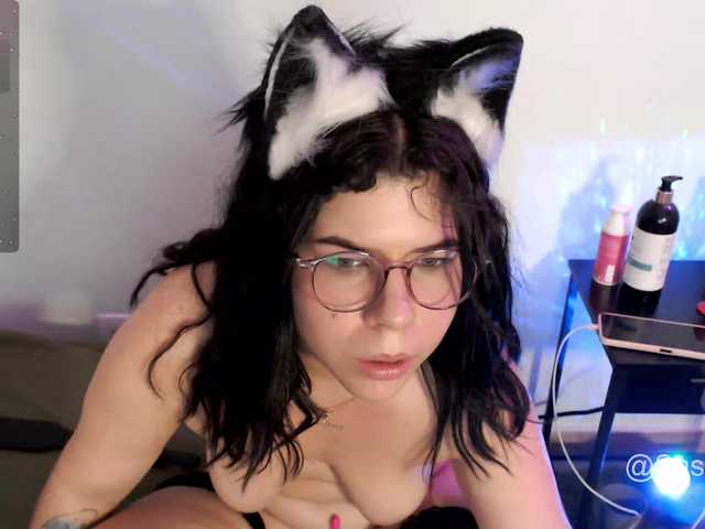 Live sex webcam photo for Sassylux8 #278299657