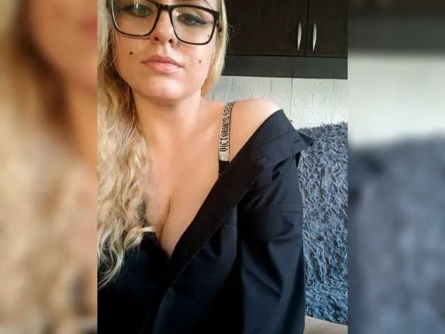 Live sex webcam photo for SatinUrban #276549915
