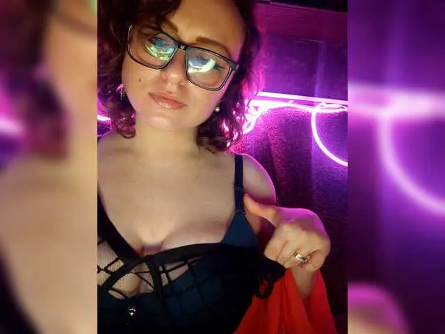 Live sex webcam photo for SatinUrban #291268775