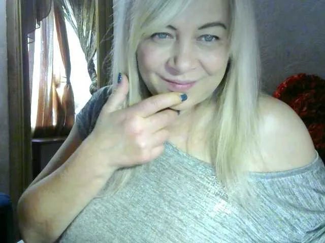 Live sex webcam photo for Savan35na #290778570