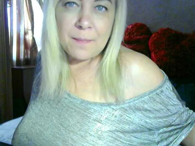 Live sex webcam photo for Savan35na #290976439