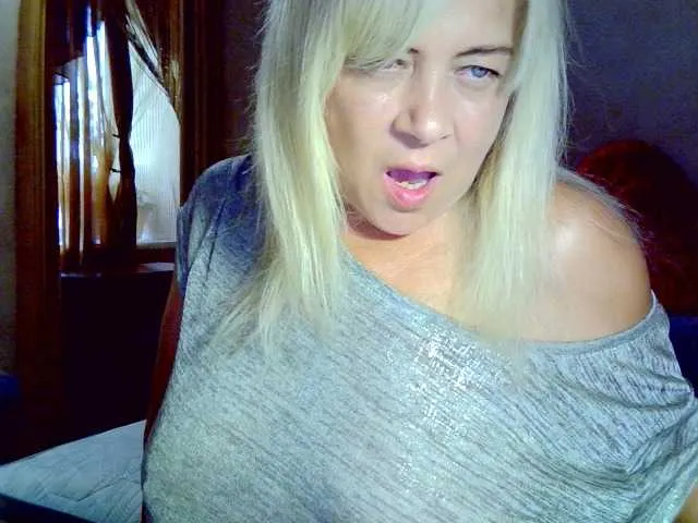 Live sex webcam photo for Savan35na #291581855