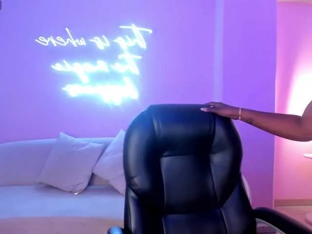 Live sex webcam photo for SavannahStorm #290908748