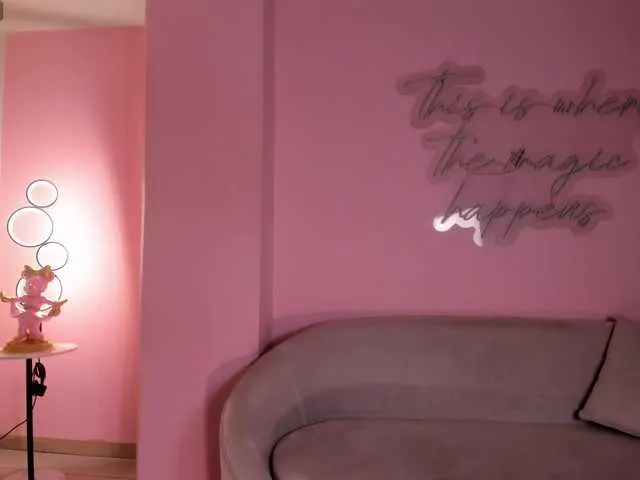 Live sex webcam photo for SavannahStorm #290925346