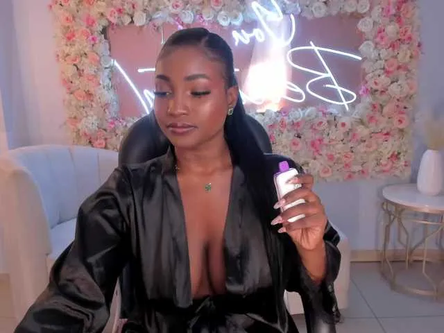 Live sex webcam photo for SavannahStorm #291173408