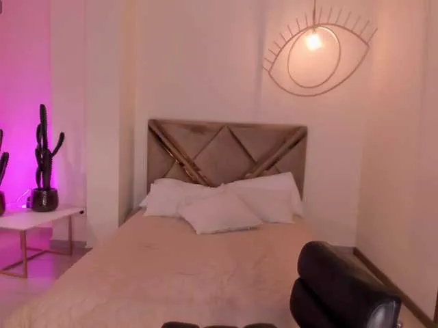 Live sex webcam photo for SavannahStorm #291624356