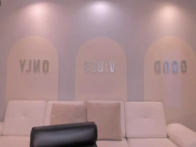 Live sex webcam photo for SavannahStorm #292037948