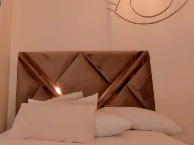 Live sex webcam photo for SavannahStorm #292291190