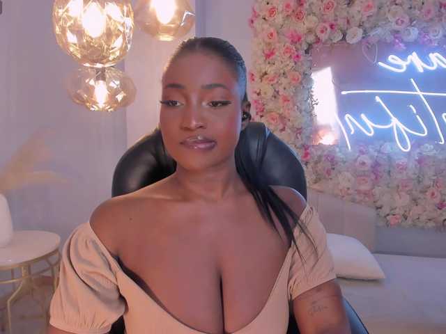 Live sex webcam photo for SavannahStorm #292442523