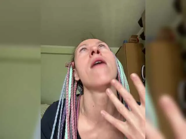 Live sex webcam photo for Saveta #290867877