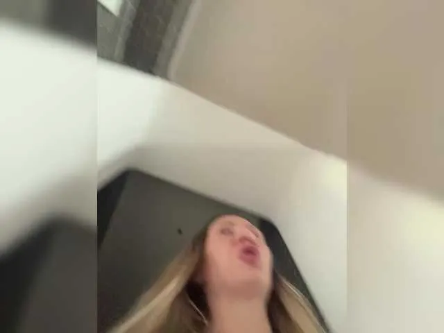 Live sex webcam photo for Saveta #291360164