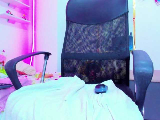 Live sex webcam photo for ScarleetLiz #272178677