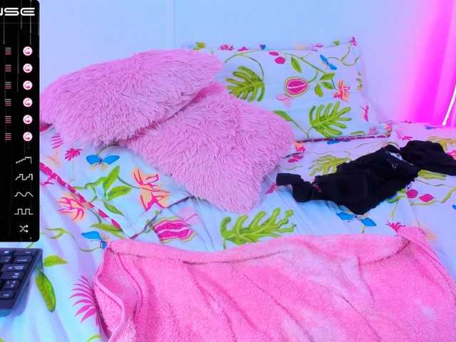 Live sex webcam photo for ScarleetLiz #272375439