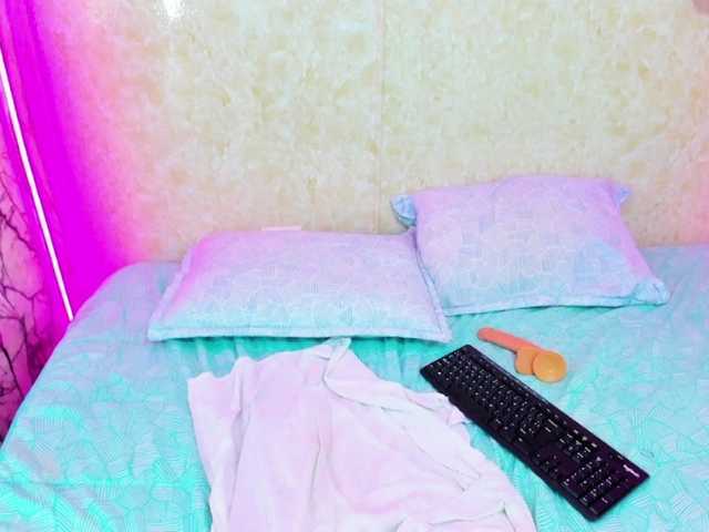 Live sex webcam photo for ScarleetLiz #273691008