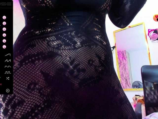 Live sex webcam photo for ScarleetLiz #273788675