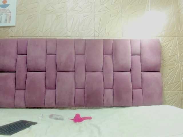 Live sex webcam photo for Scarlet-Thomp #274423728