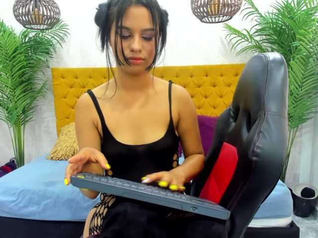 Live sex webcam photo for Scarlet-Thomp #274493712