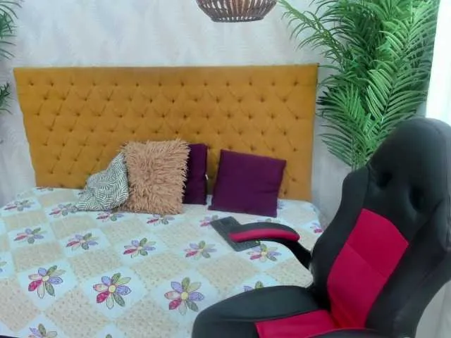 Live sex webcam photo for Scarlet-Thomp #274640215