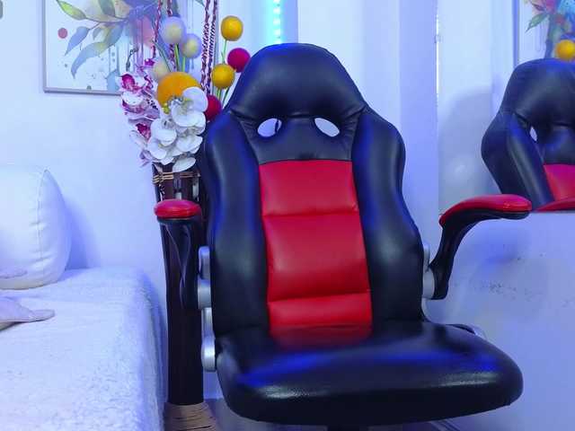 Live sex webcam photo for ScarletDesire #292095560