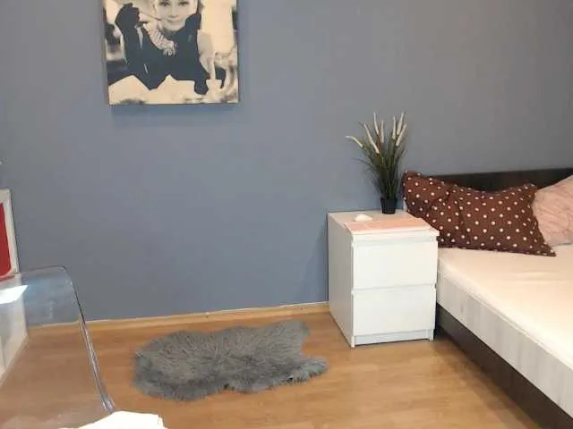 Live sex webcam photo for ScarletMira #277357409