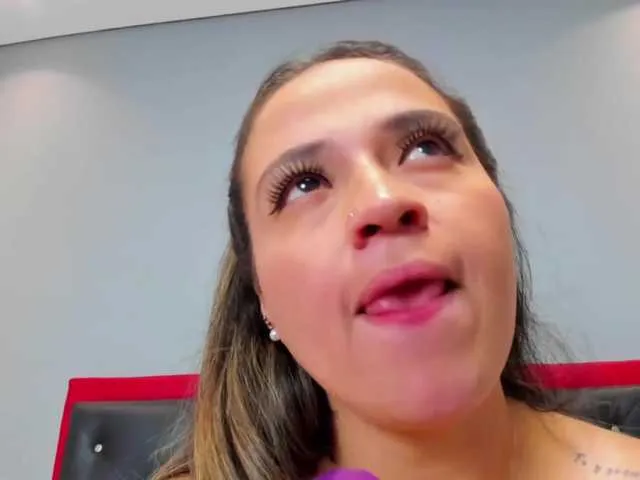 Live sex webcam photo for ScarletQueen #272772626