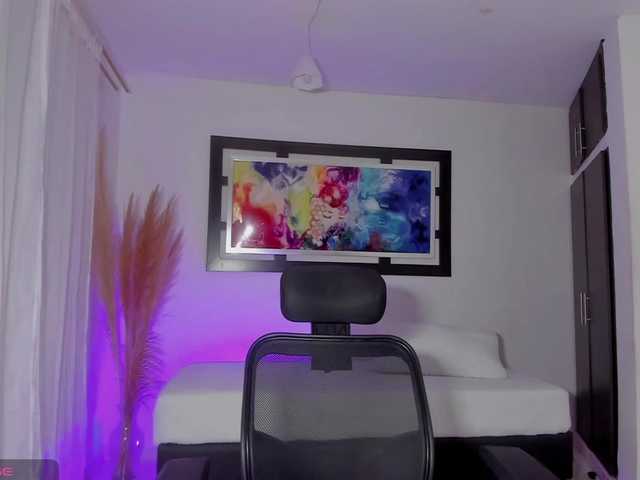 Live sex webcam photo for Scarlett19 #291421385